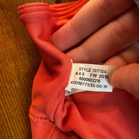 Under Armour Fitted women’s Sports Bra size Medium Pink Black - Picture 8 of 9